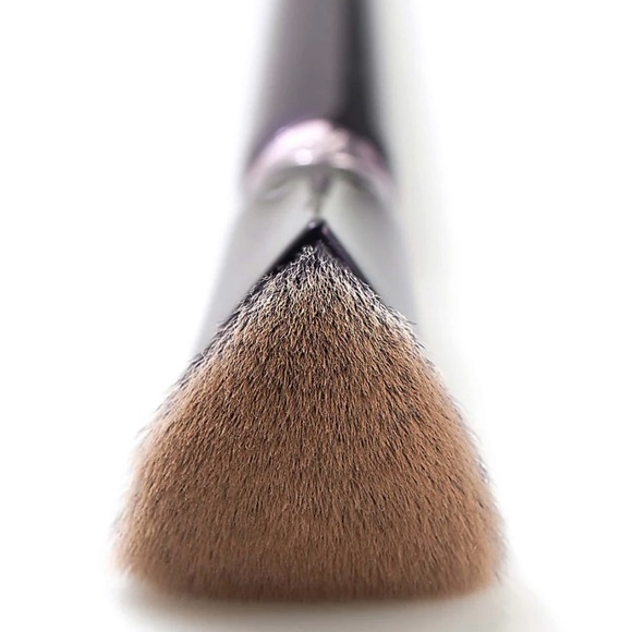 ANISA Beauty Pinnacle Foundation Brush (NWT) - Picture 3 of 4
